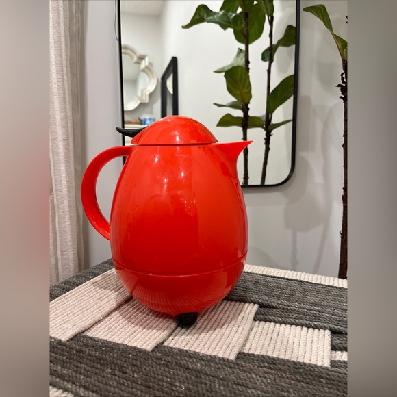 Leifheit Red Plastic Carafe Pitcher Modern Future Bubble Carafe Cherry Vintage - Picture 1 of 5